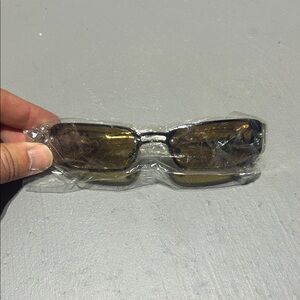 (NEW) DG Trendy Skinny Frame Sunglasses